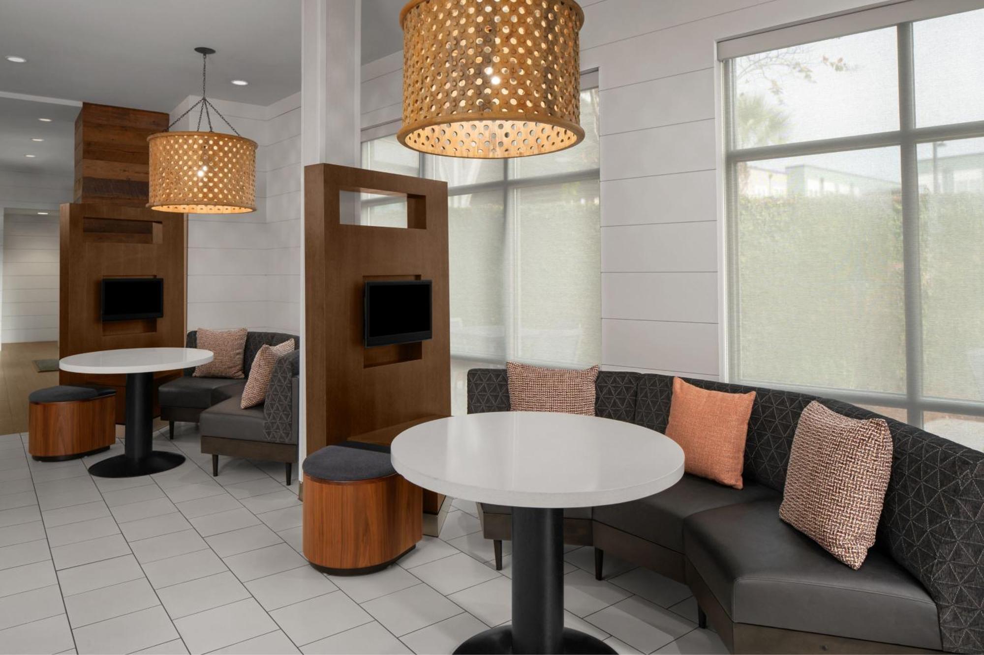 Courtyard By Marriott Charleston Summerville Exterior photo