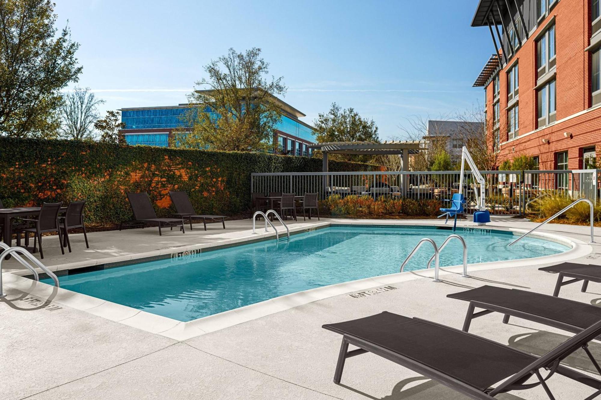 Courtyard By Marriott Charleston Summerville Exterior photo